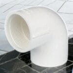 كوع بانيو ل/ق.د - وصلات صرف أبيض - الأمل الشريف