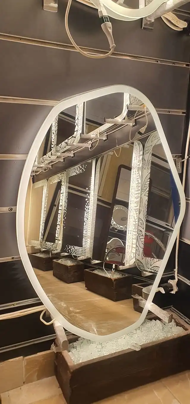 ⁦مرايه ليد شكل عشوائي⁩ - الصورة ⁦1⁩