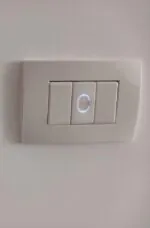 ⁦مفتاح اضاءة سمارت ايون (اتنين تحكم)⁩ - الصورة ⁦2⁩
